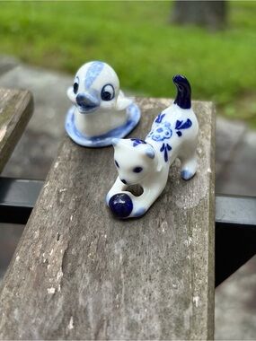 2 Vintage Delft Style Blue & White Miniature Animal Figurines cat/kitten& Duck
